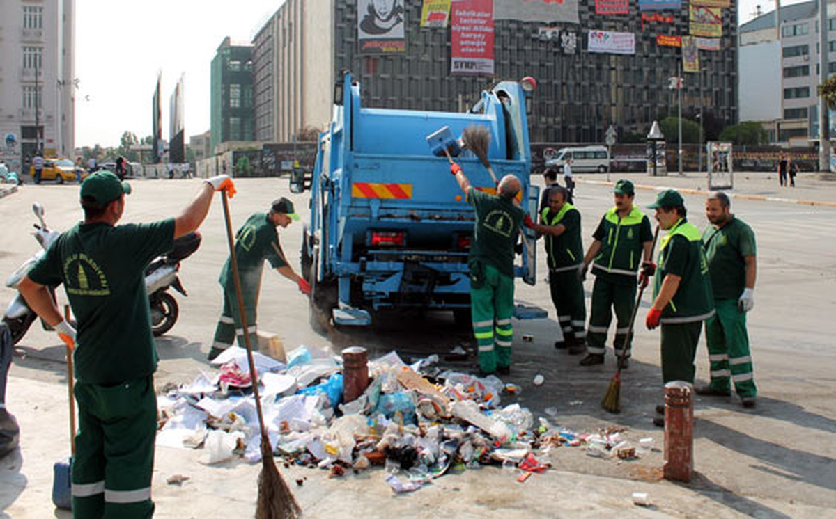 Taksim\'de Hayat Normale Dönmeye Başladı