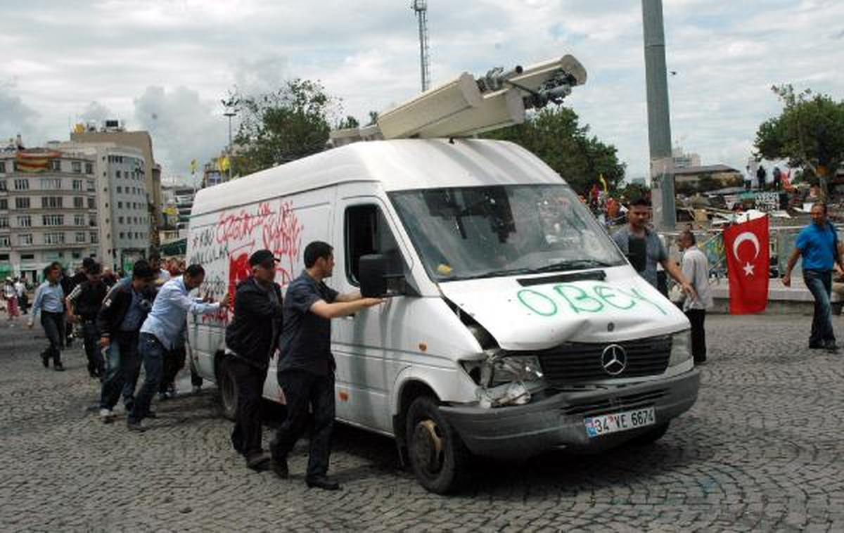 Taksim Meydanı\'nda Temizlik