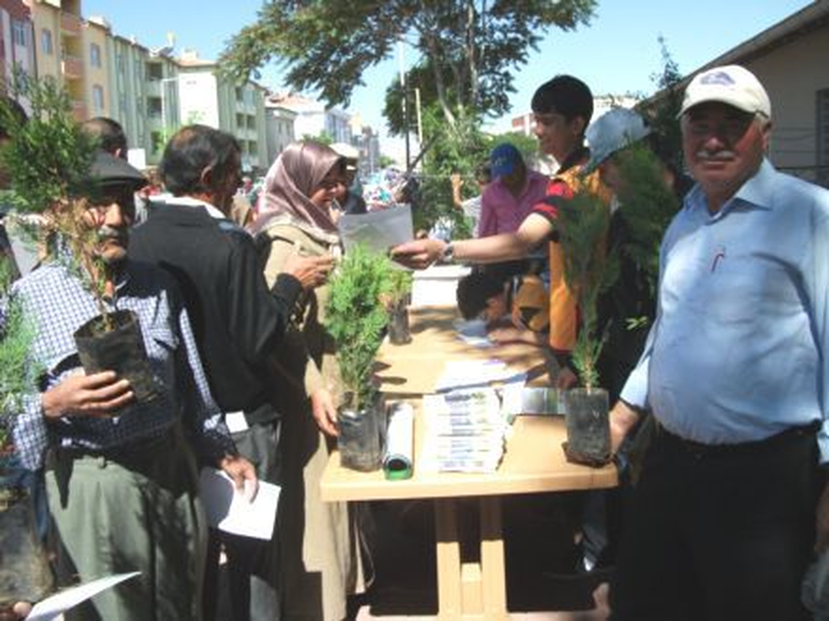 Tema Vakfı, Karapınar'da Çiçek ve Fidan Dağıttı