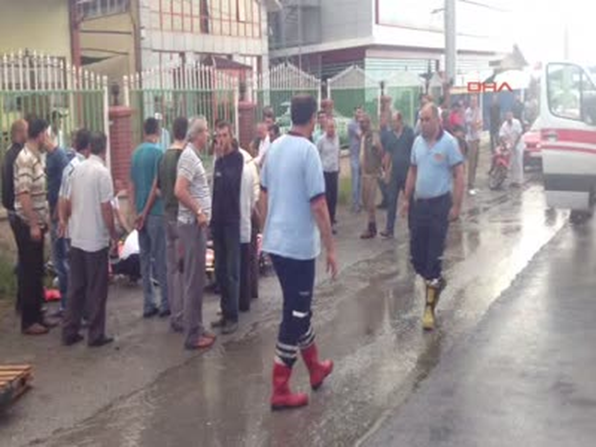 Turgutlu Otomobilin Lastiği Patladı 3 Yaralı Otomobilin Lastiği Patladı.3 Yaralı Manisa\'nın...