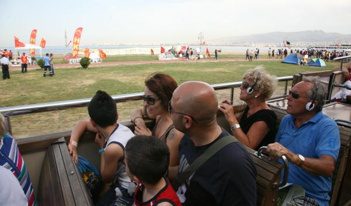 Üç Dev Gemi 11 Bin Turist Getirdi