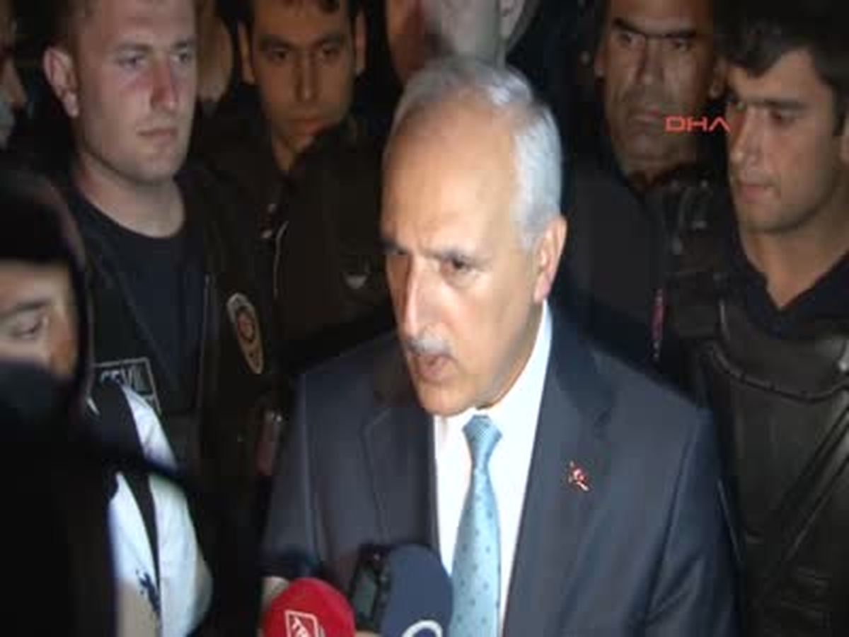 Vali Mutlu Taksim\'de Polisleri Ziyaret Etti