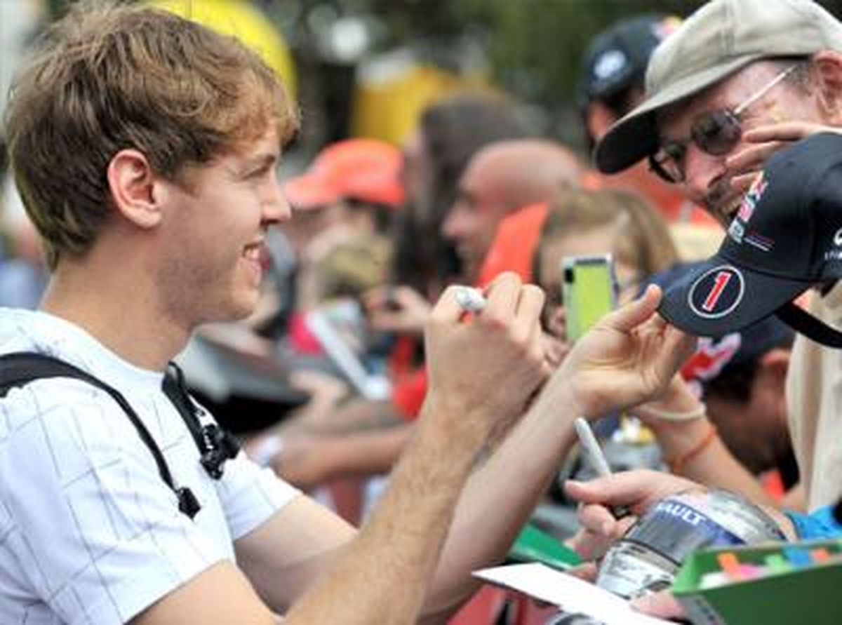 Vettel Sözleşmesini Uzattı!