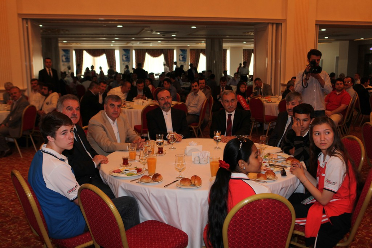 Yabancı Öğrenciler Kahvaltıda Ağırlandı