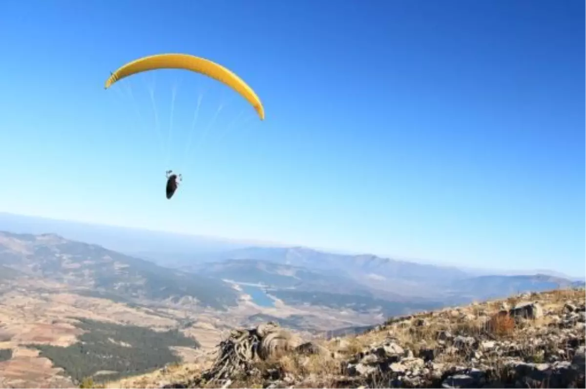 Yamaç Paraşütü Ön Dünya Kupası Çameli\'nde Başladı