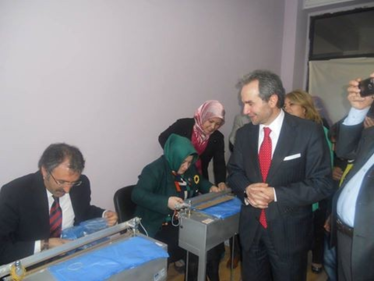 Yavilioğlu Sodes Kursiyerleri ile Birlikte Galoş Dikti