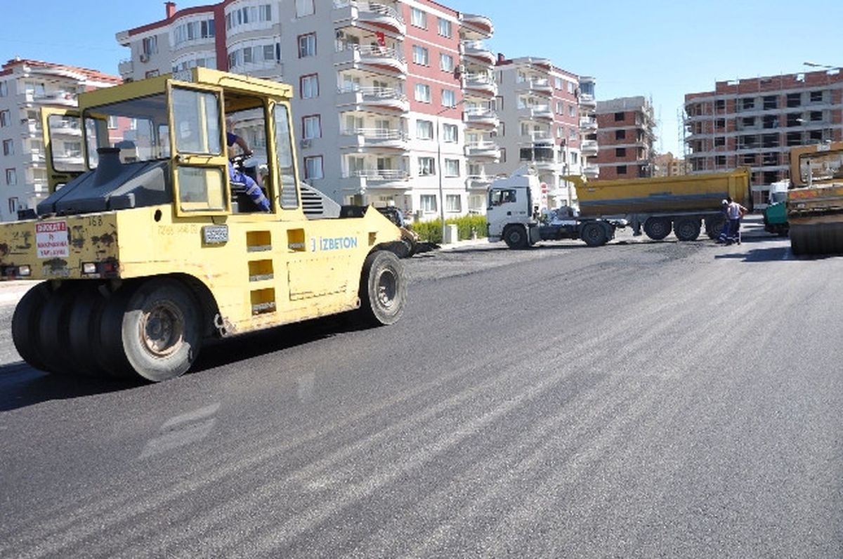 Aliağa\'da Caddeler Modern Bir Görünüme Kavuşuyor