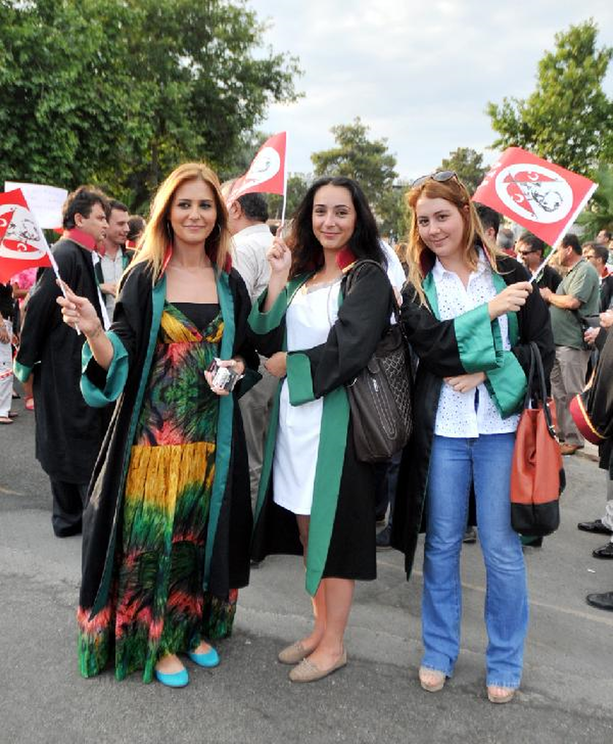 Antalyalı 700 Avukat Cübbeleriyle Yürüdü