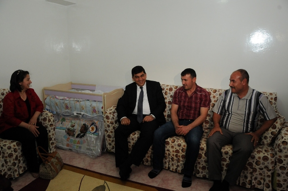 Başkan Fadıloğlu\'ndan Hoşgeldin Bebek Süprizi