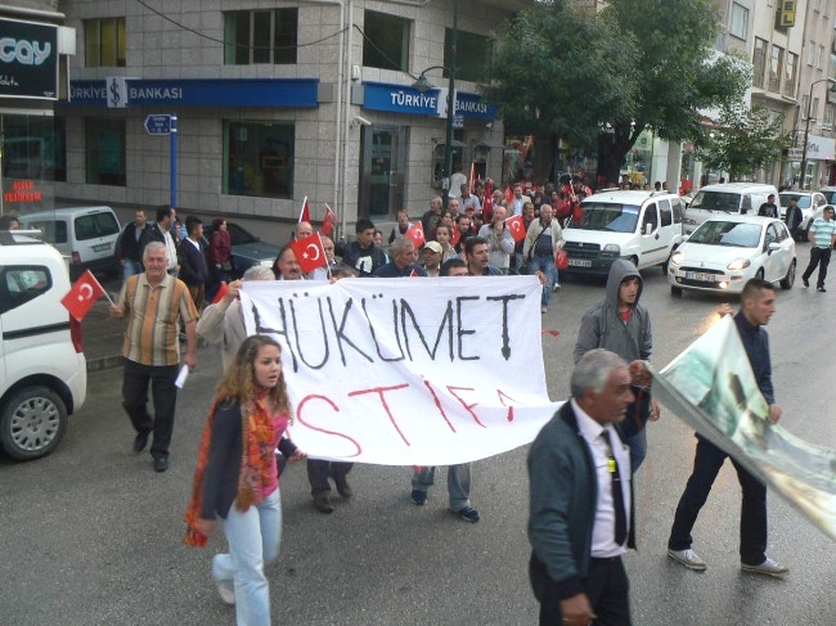Bozüyük'te Gezi Parkı Eylemlerine Destek Yürüyüşü