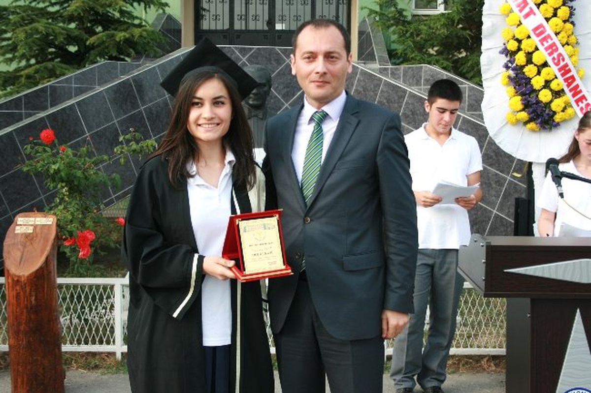 Çaycuma Oktay-Olcay Yurtbay Anadolu Lisesi 15\'inci Mezunlarını Verdi