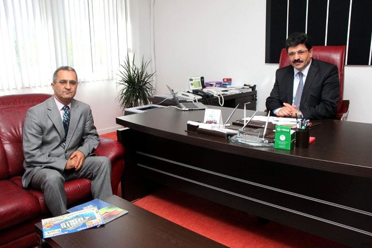 Cem Vakfı Başkanı Akyıldız, Rektör Yardımcısı Yılmaz\'ı Ziyaret Etti