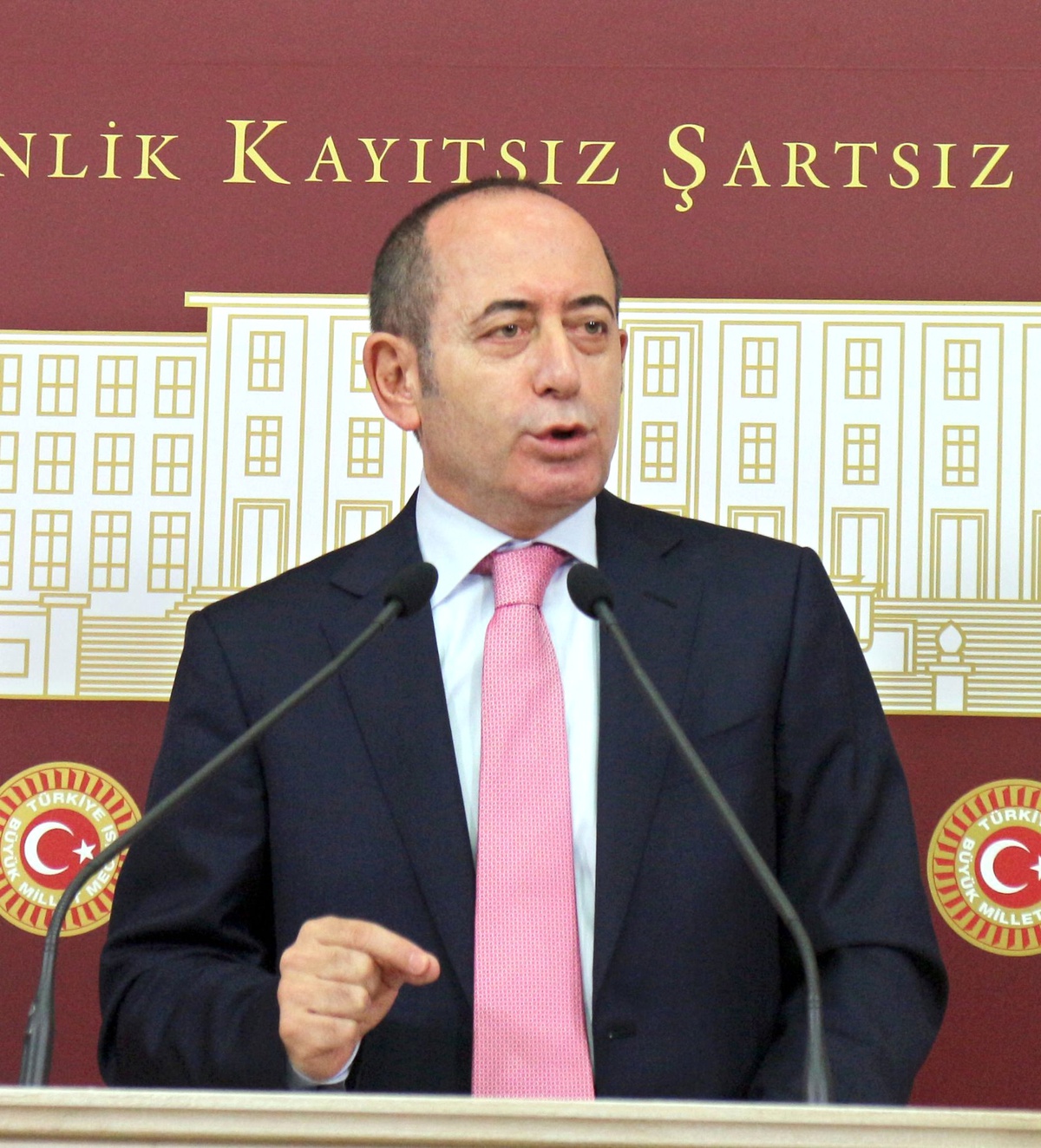 CHP\'li Hamzaçebi, Başbakan\'ın Gezi Parkı ile İlgili Referandum Önerisini Değerlendirdi