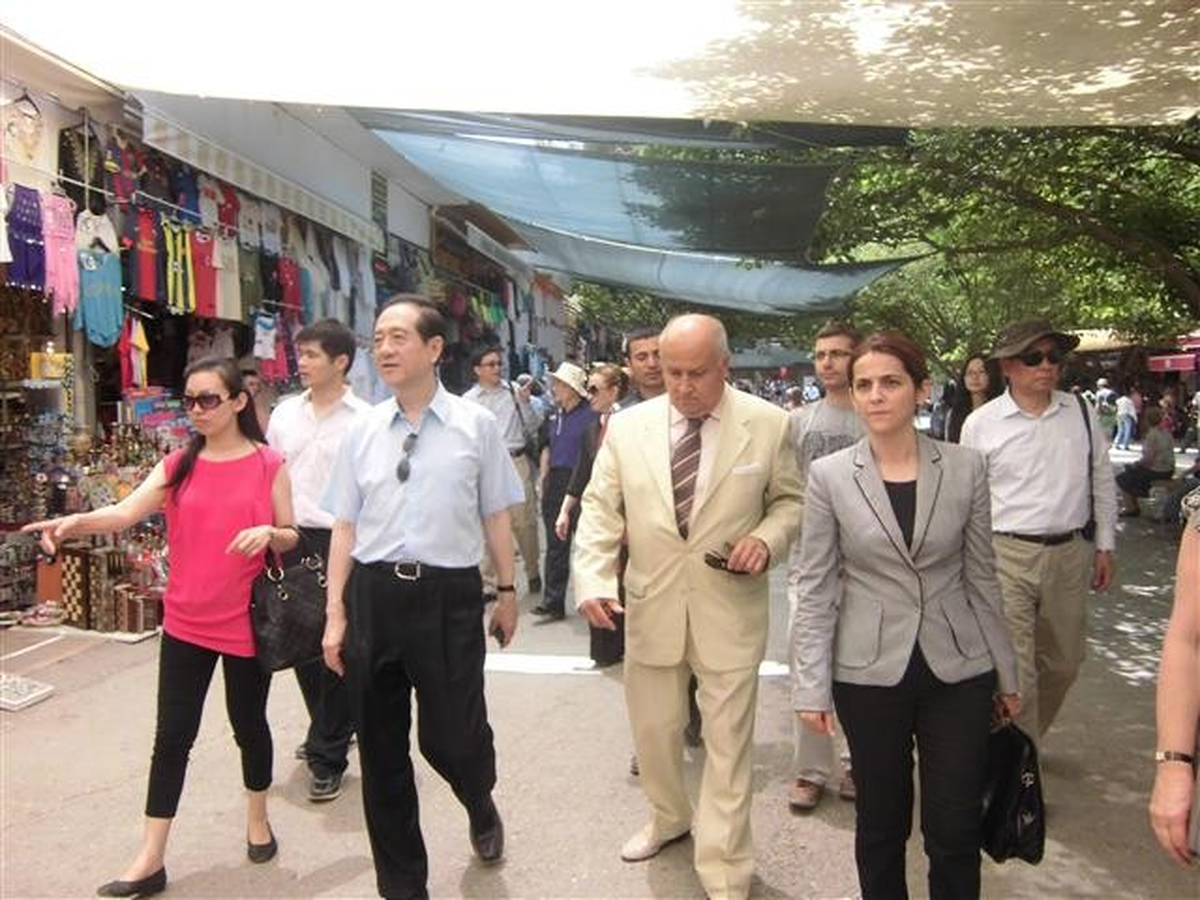Çin Halk Cumhuriyeti Heyeti, Selçuk\'ta Ziyaretlerde Bulundu