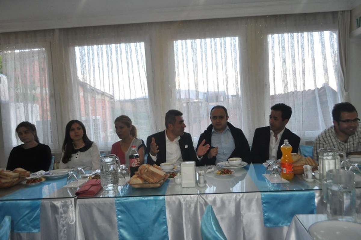 Demirci\'de Tayini Çıkan Savcı ve Hakimlere Veda Yemeği