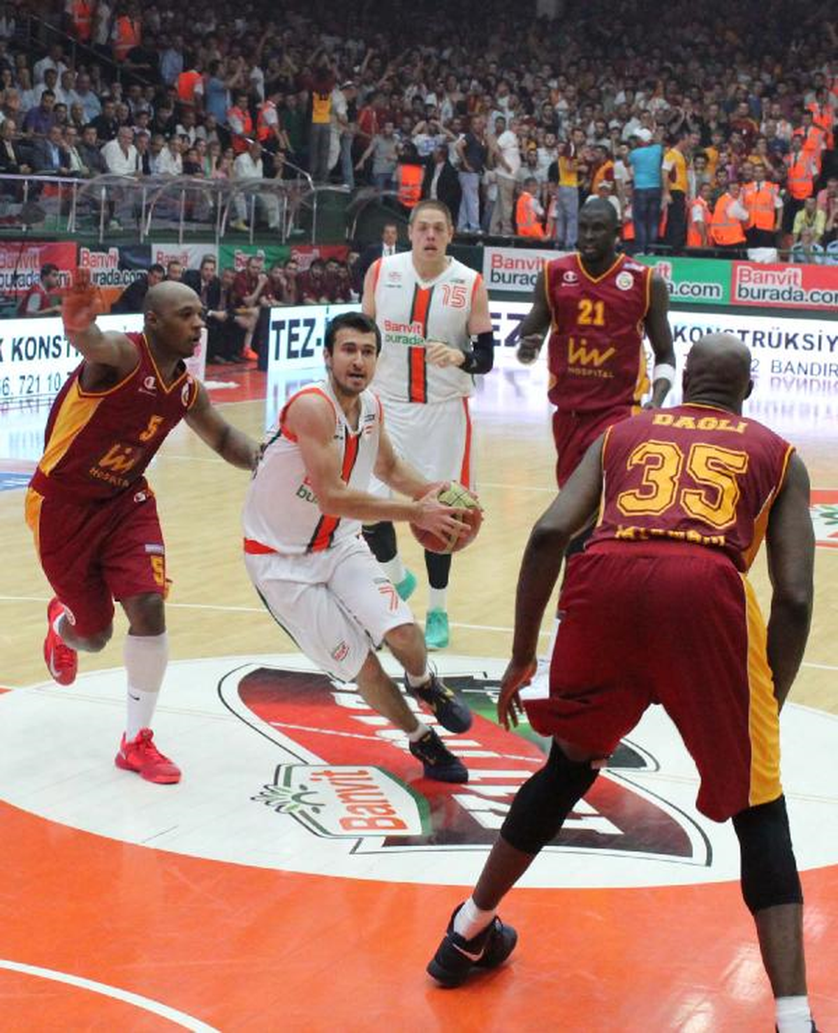 Galatasaray\'ı Yenen Banvit\'te Büyük Sevinç