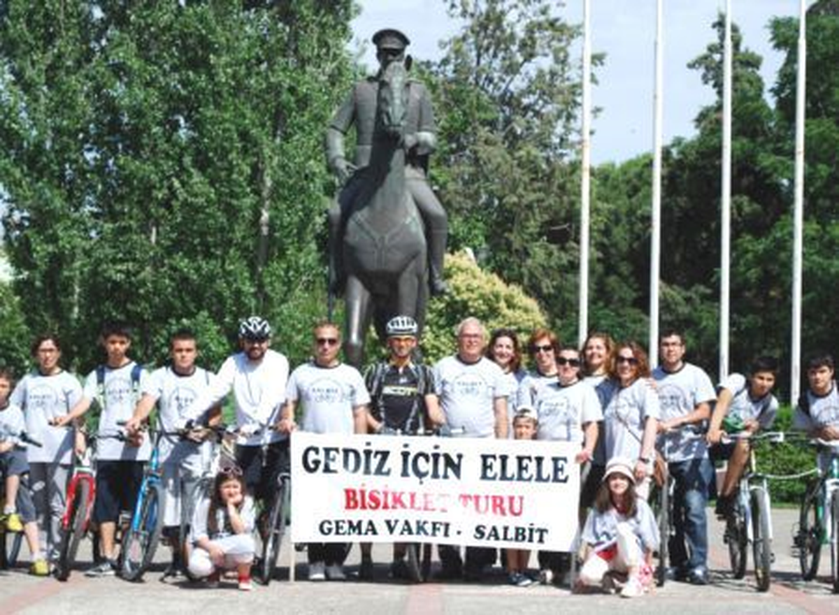 Gediz'deki Çevre Kirliğine Karşı Pedal Çevirdiler