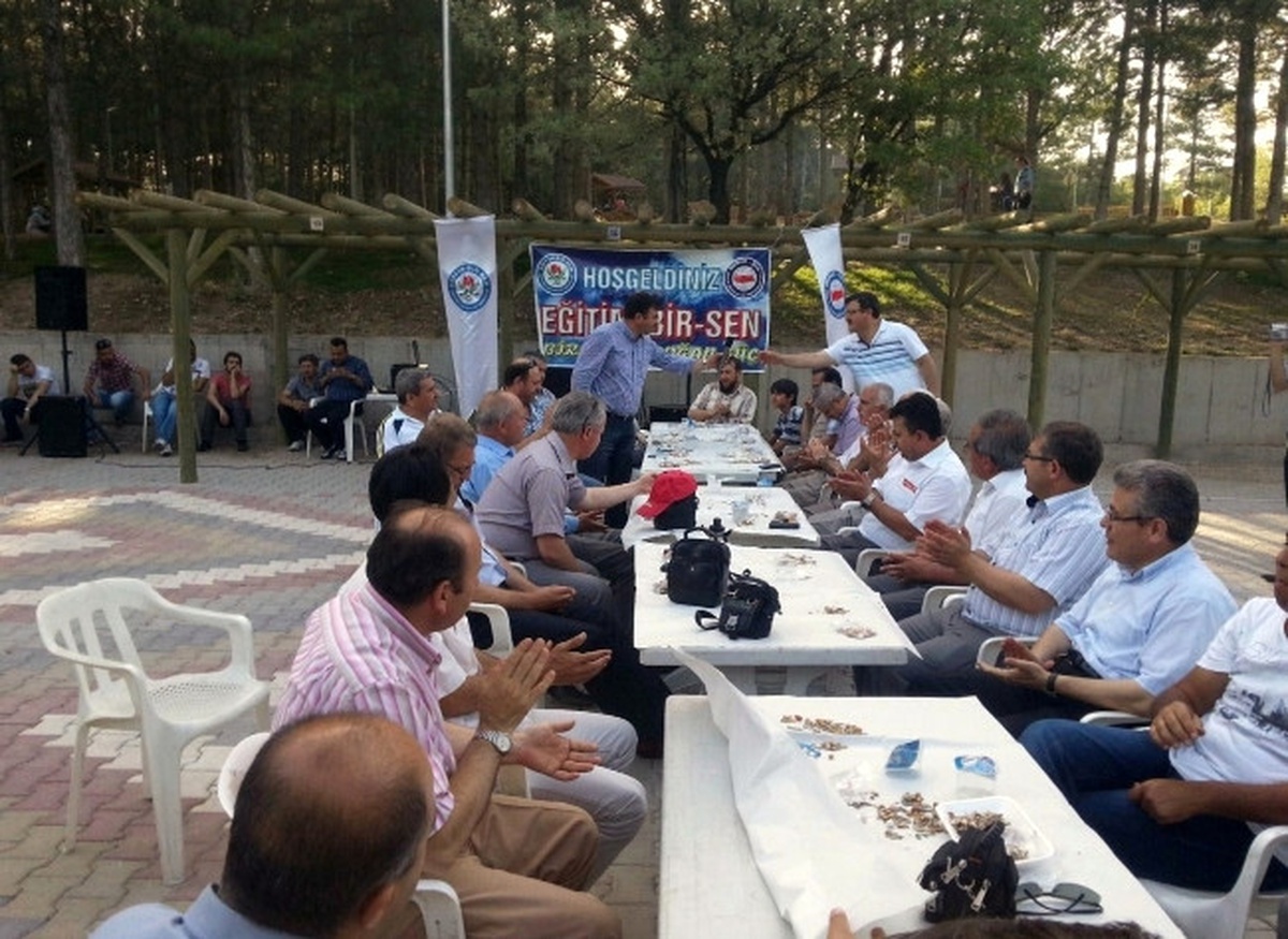 Gediz Eğitim-Bir-Sen Üyeleri Yıl Sonu Pikniğinde Buluştu