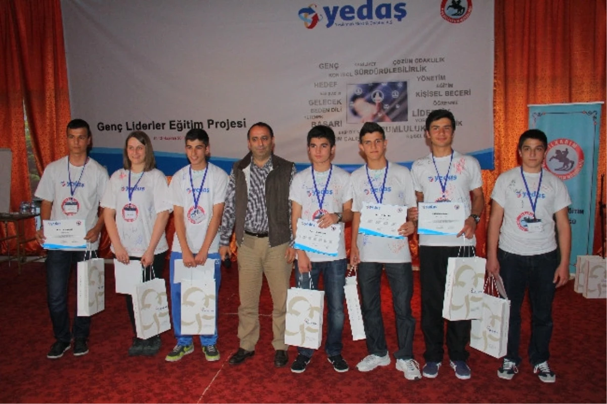 "Genç Liderler Eğitim Projesi" Setifika Töreni