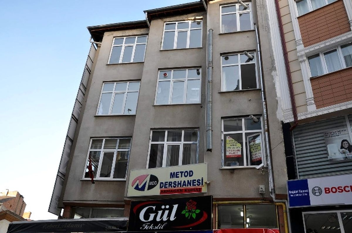 Genç Öğretmen, Dershanenin Çatısında İntihar Etti