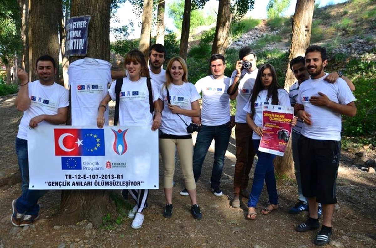 Gençler Anılarını Ölümsüzleştiriyor