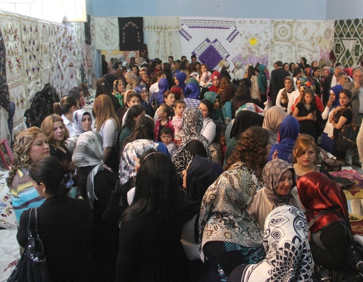 Hakkari\'de Hem 8 Bin 306 Kursiyere Eğitim Verildi