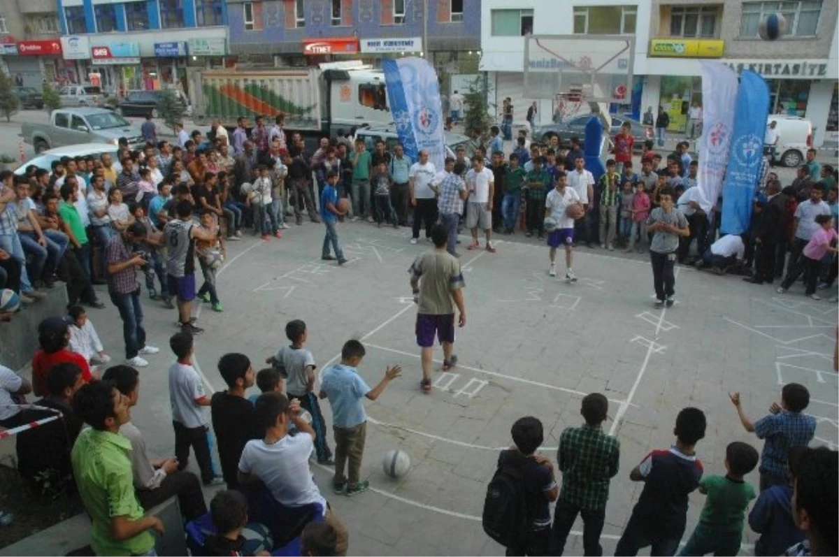 Hakkari\'de Sokak Basketbolu Turnuvası
