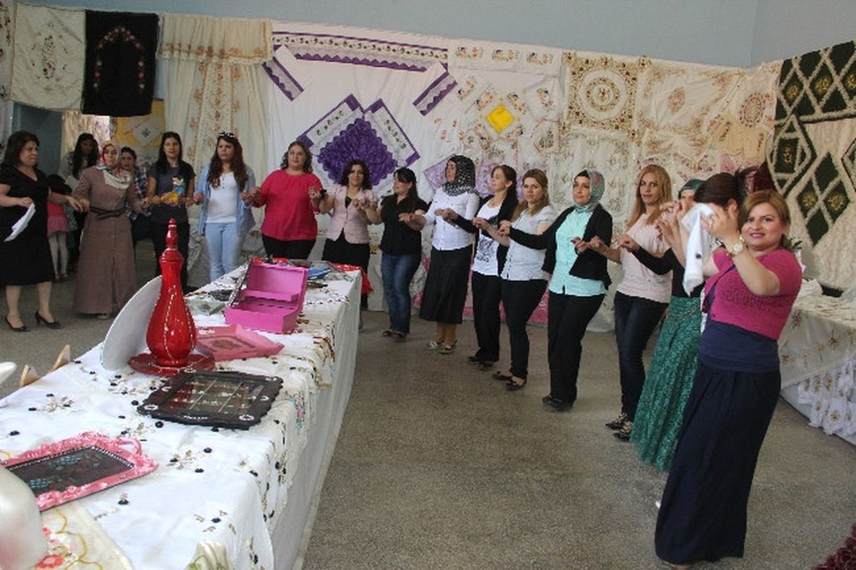 Hem\'in Yılsonu Sergisi Halaylarla Sona Erdi
