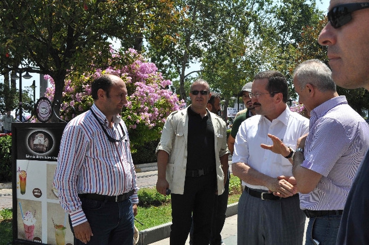 İl Emniyet Müdürü Sağlam Cumhuriyet Meydanı\'nda