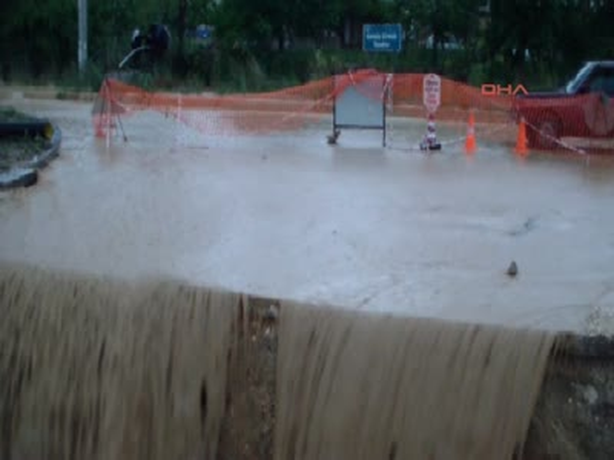 Kastamonu\'da Yollar Dereye Döndü