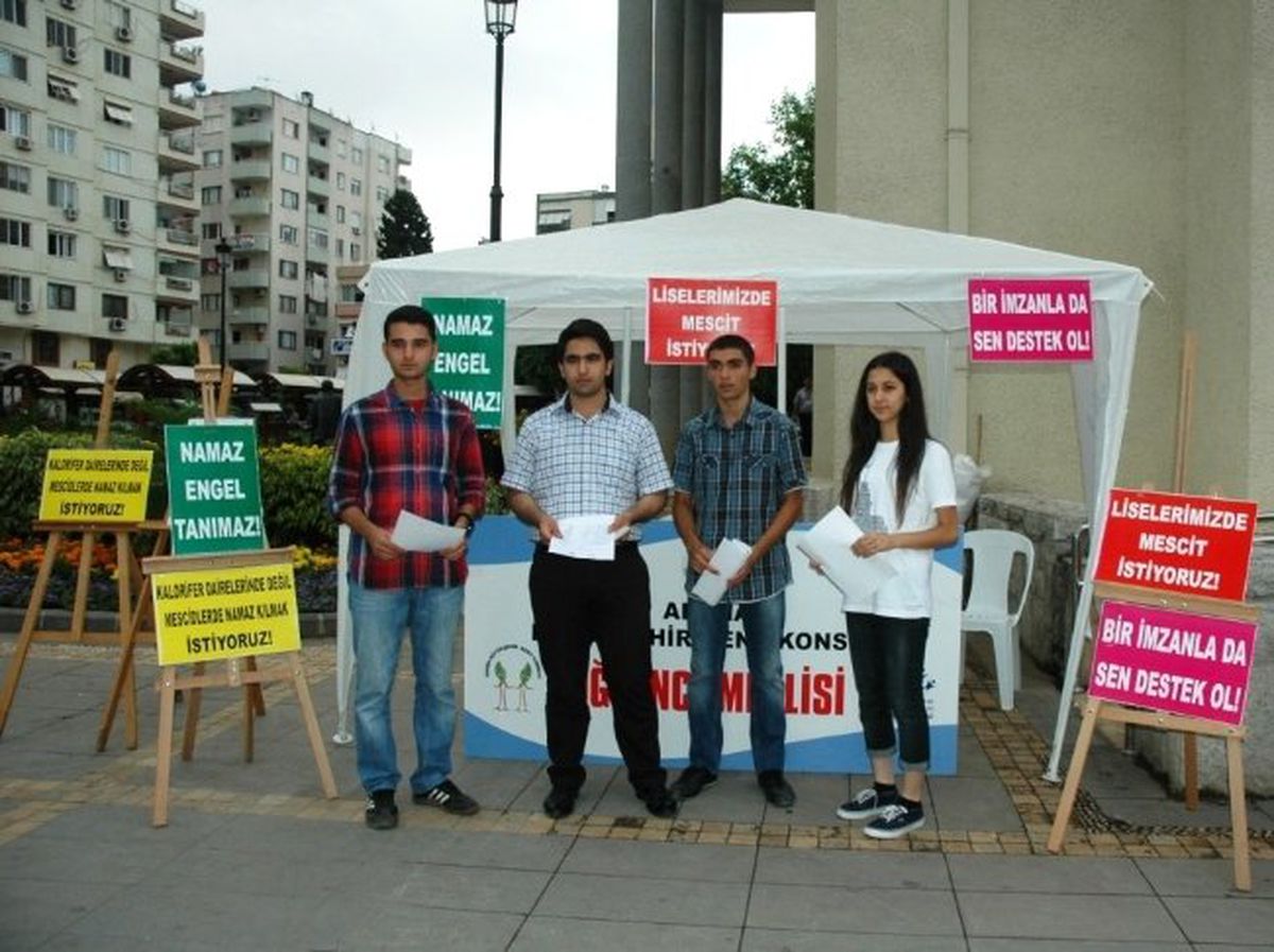 Kent Konseyi Öğrenci Meclisinden \'Liselere Mescit\' Kampanyası