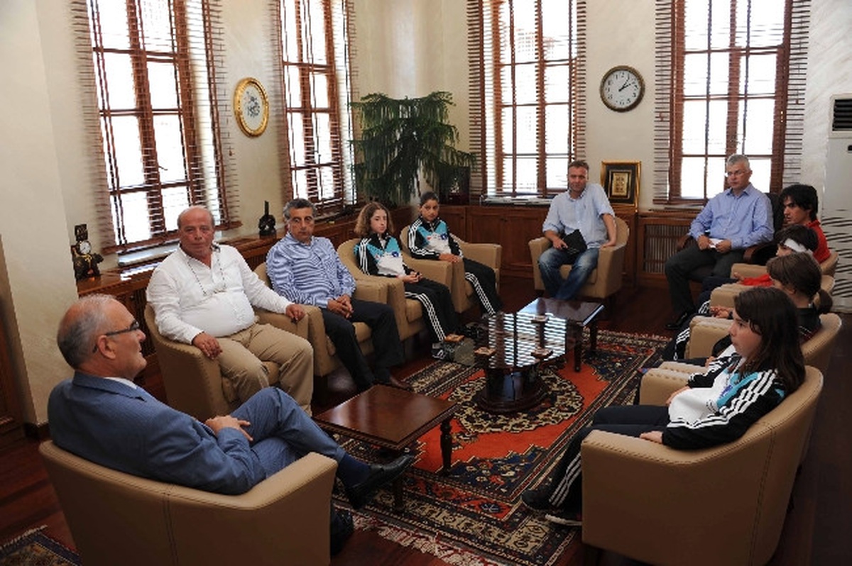 Kiel Yolcusu Küçük Yelkenciler Yılmaz\'ı Ziyaret Etti