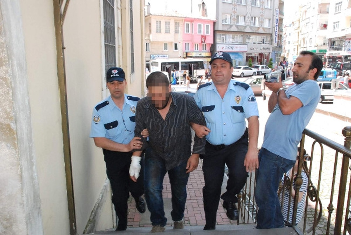 Kız Arkadaşının Evine Zorla Giren Üniversite Öğrencisine Gözaltı