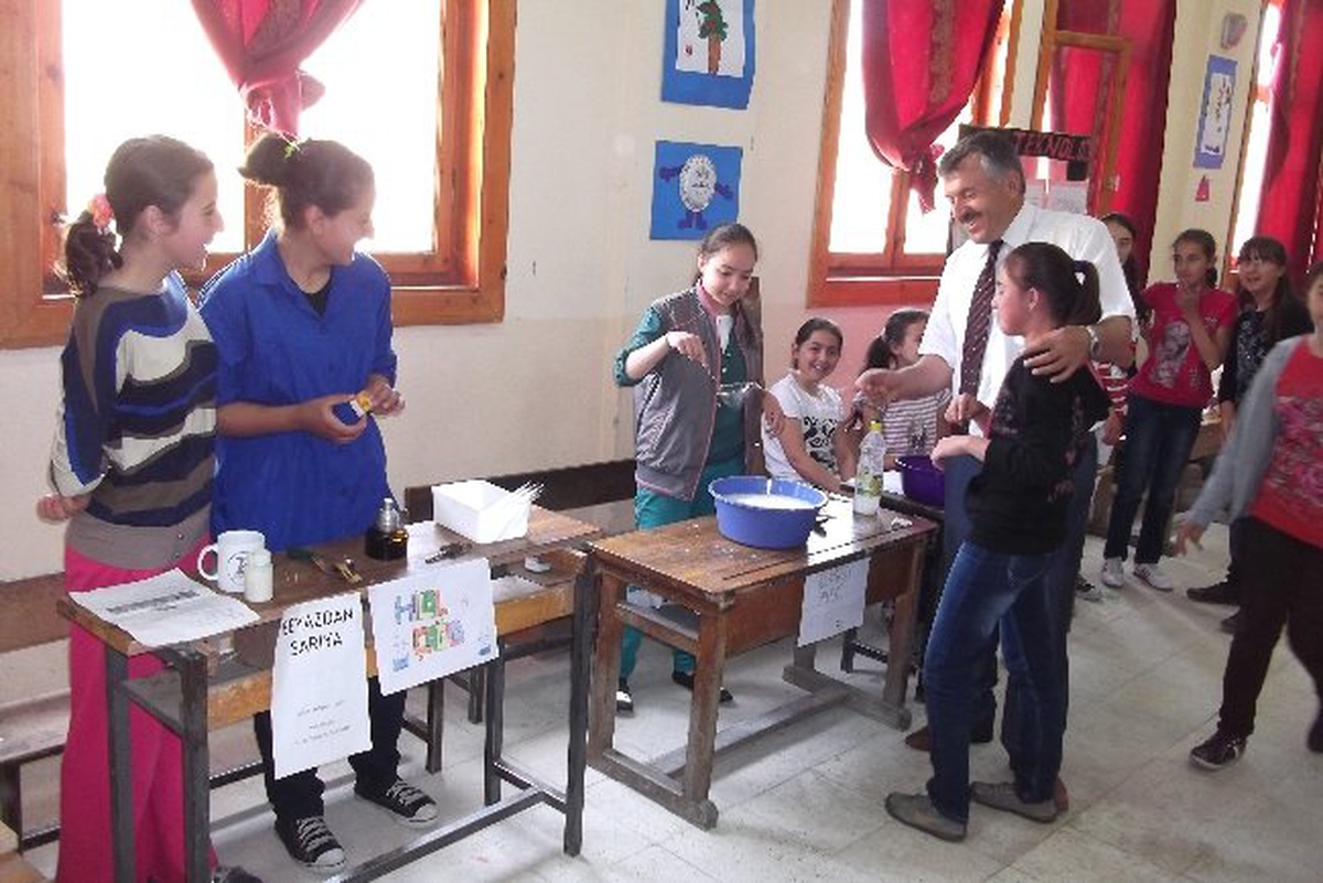 Kuzyakalı Öğrenciler Bilim Şenliği Düzenledi