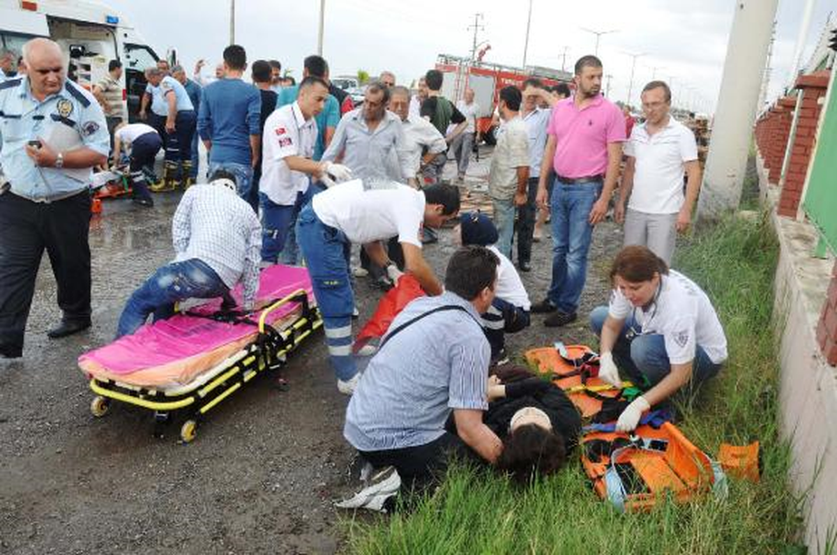 Lastiği Patlayan Otomobilin Çarptığı Kadın Öldü