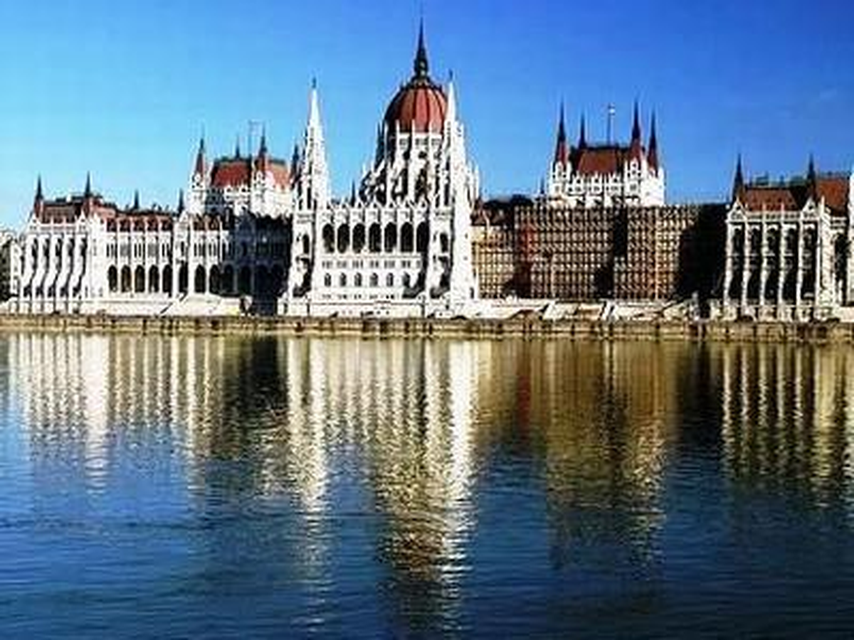 Macar Parlamento Binası Selden Etkilenmeyecek