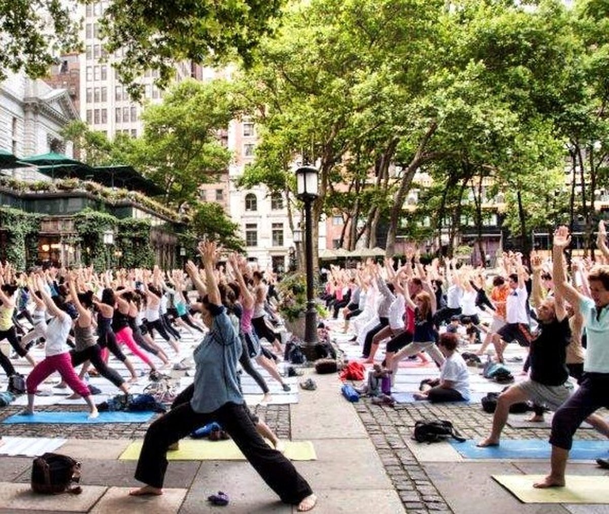 New York\'taki Bryant Park\'ta Geleneksel Yoga Günleri