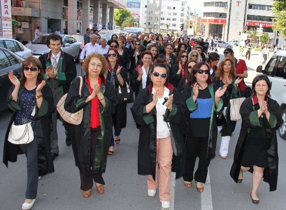 Samsun\'da Avukatlar Eylem Yaptı