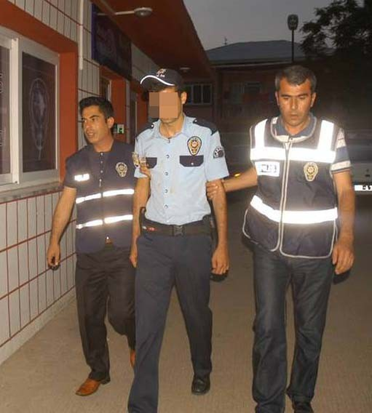 "Polisim" Yalanını, Gerçek Polisler Bozdu