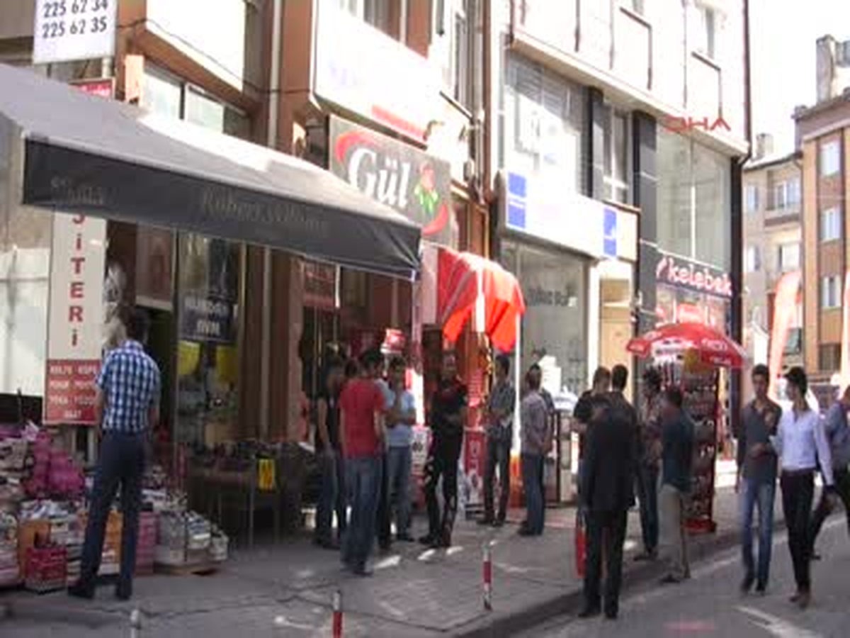 Sivas Öğretmen Dershane Çatısında Kendini Astı Öğretmen Dershane Çatısında Kendini Astı Sivas\'ta...