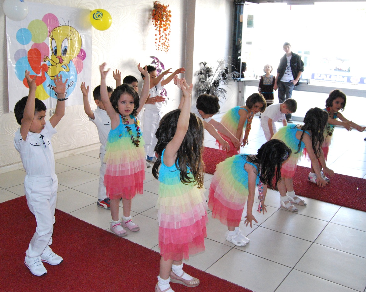 Tatvan\'da Minikler Mezuniyet Coşkusu Yaşadı