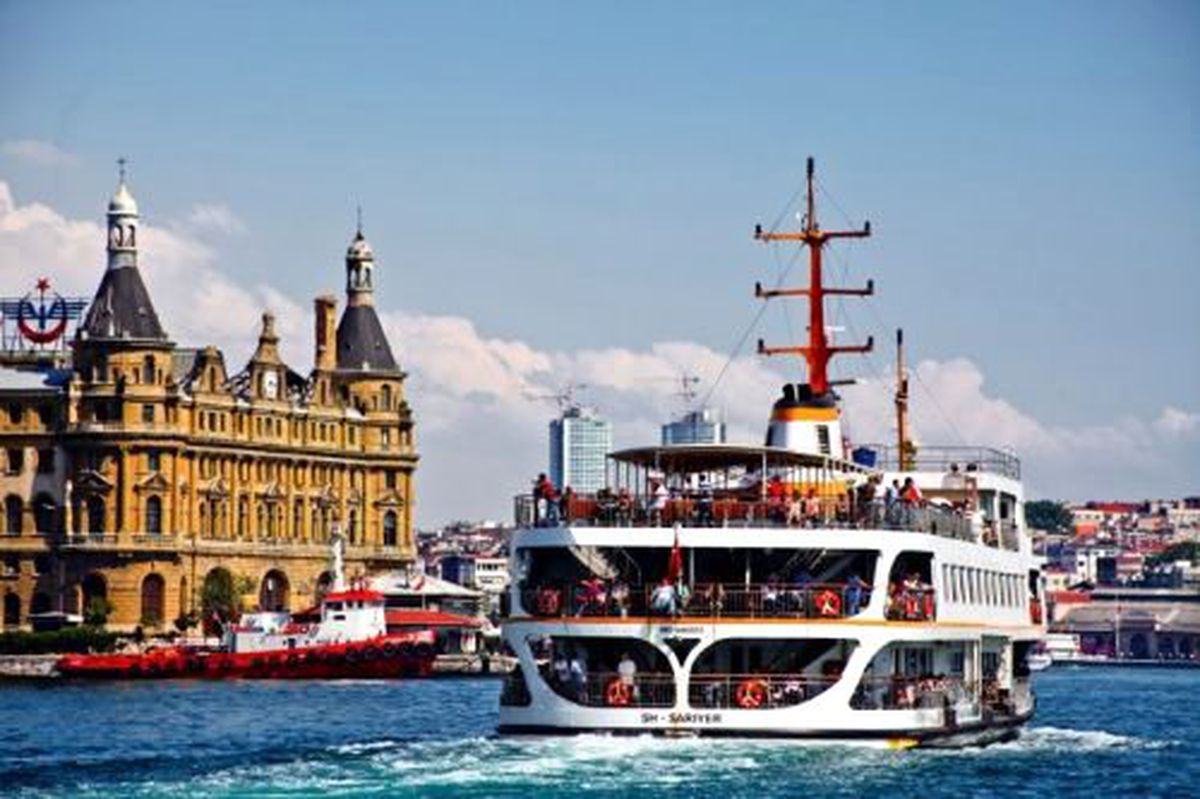 Tiyatro Vapurda Perde Açıyor