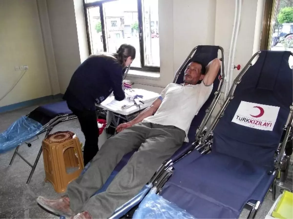 Yeniçubuklu Vatandaşlar Kan Bağışında Bulundu