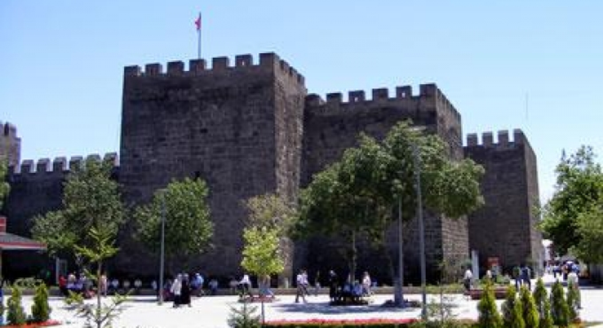 2 Bin Yıllık Tarihi Kale Sanat Merkezi Olacak