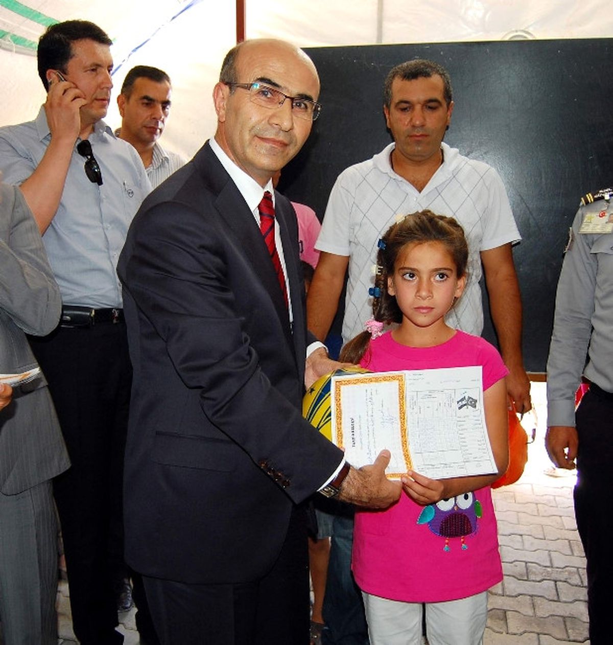 Adıyaman\'da 3 Bin Suriyeli Öğrenci Karne Sevinci Yaşadı