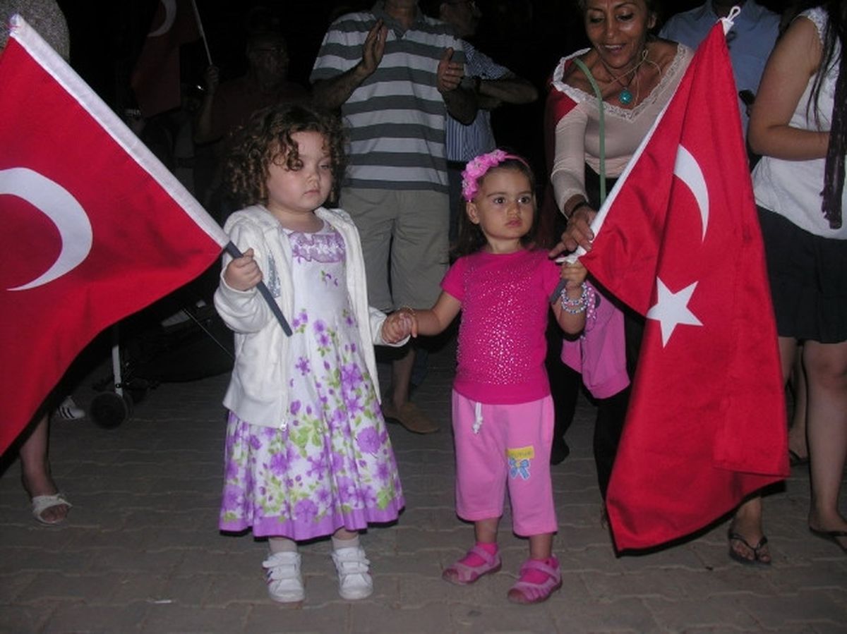 Akbük\'te Gezi Parkına Destek Eylemi