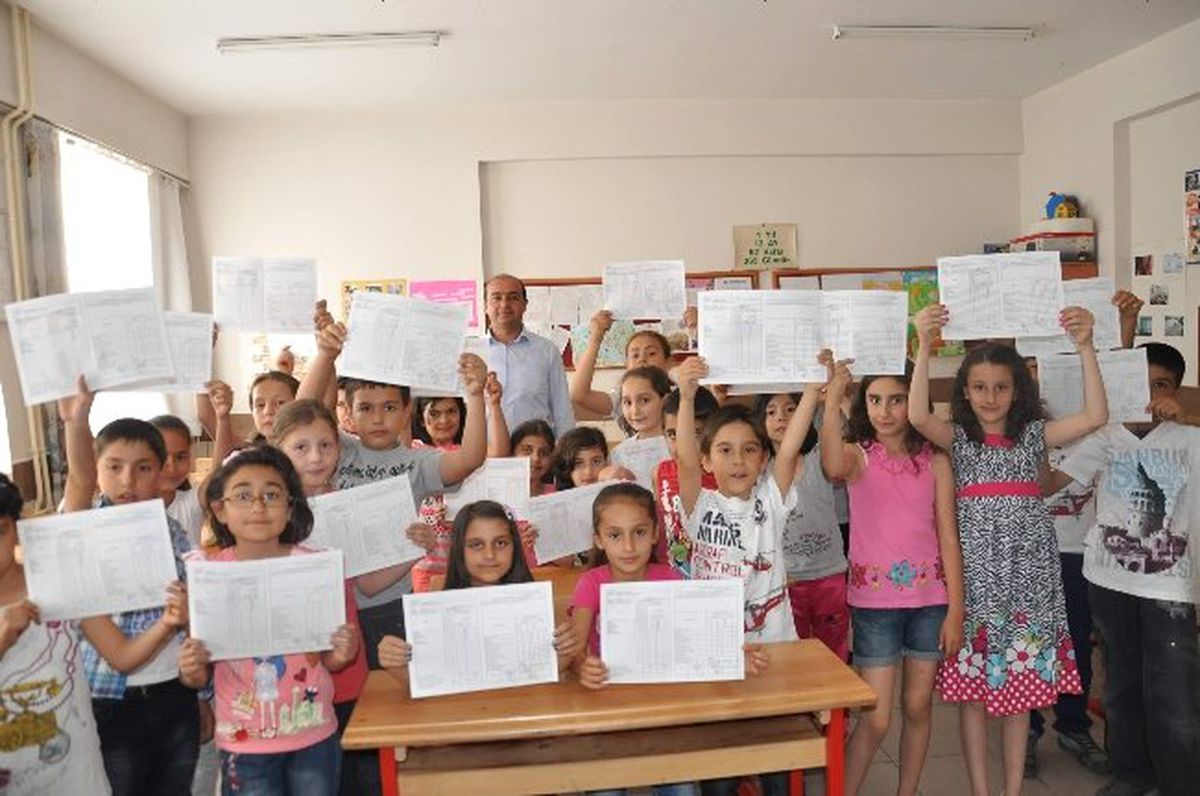 Akşehir\'de 19 Bin 697 Öğrenci Karne Aldı