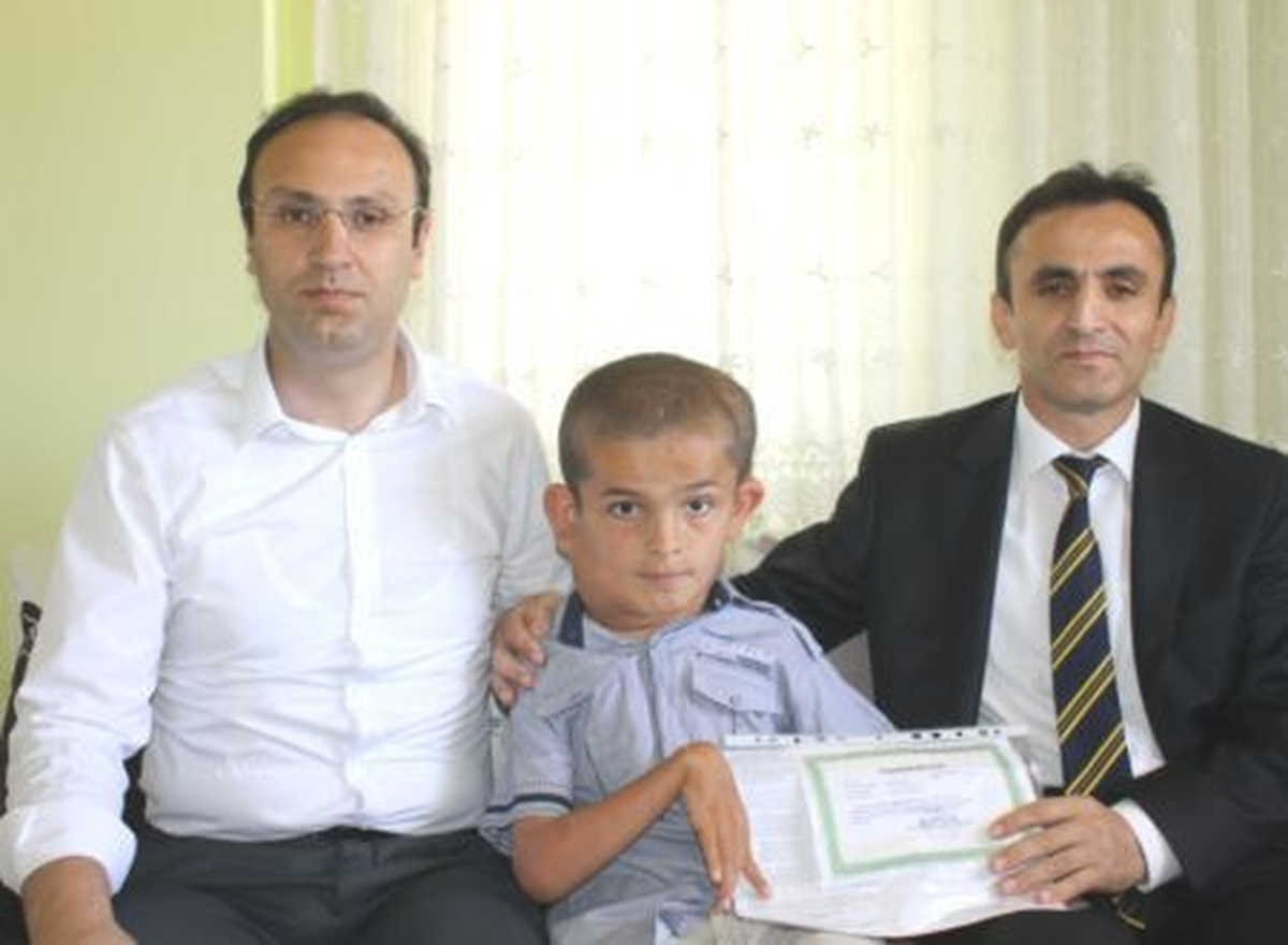 Aktaş\'tan Evde Eğitim Gören Öğrencilere Karne