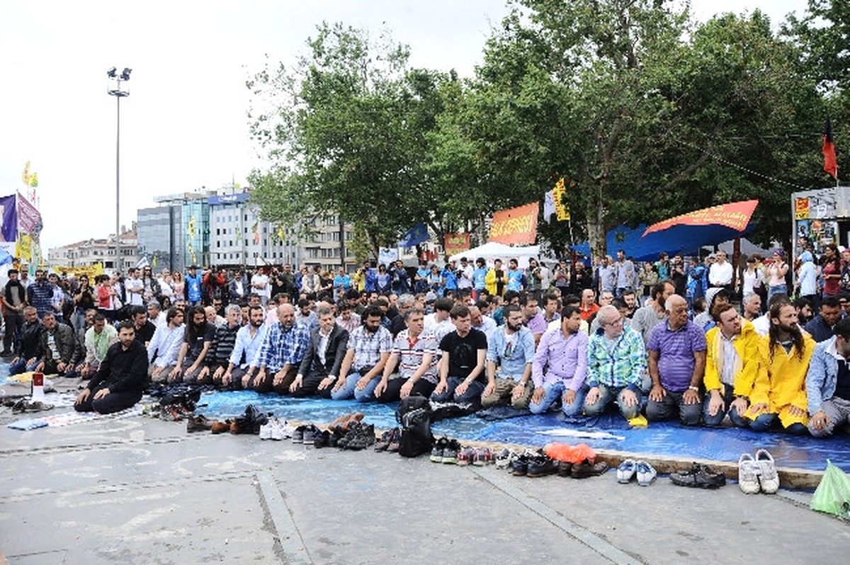 Gezi Parkı\'nda Cuma Vakti