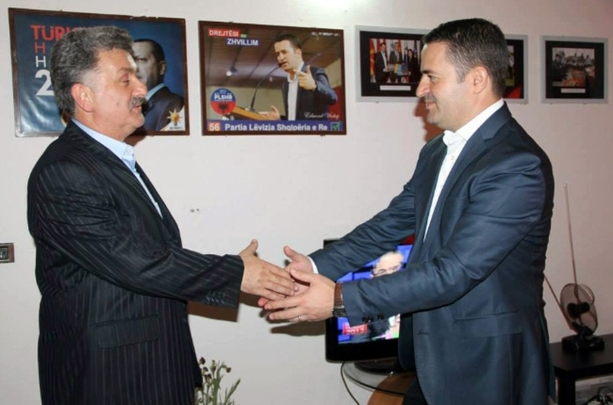 Arnavutluk\'un \'Ak Parti\'si Seçimlere Hazır